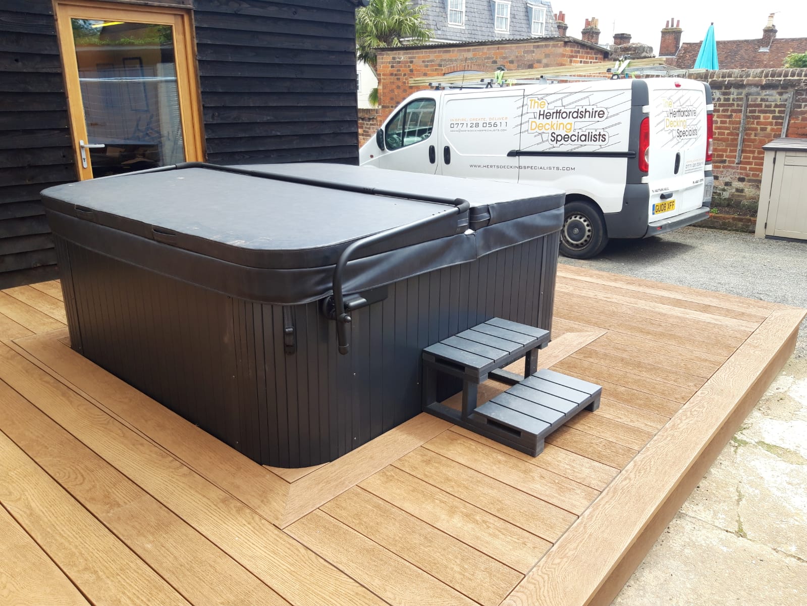 Hot tub with Millboard surround